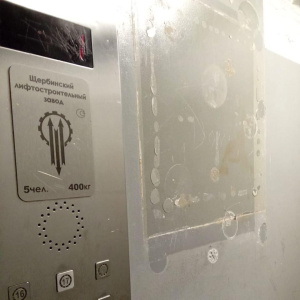 Улица Саввинская, дом № 3: Установили зеркало в пассажирском лифте после недавних актов вандализма